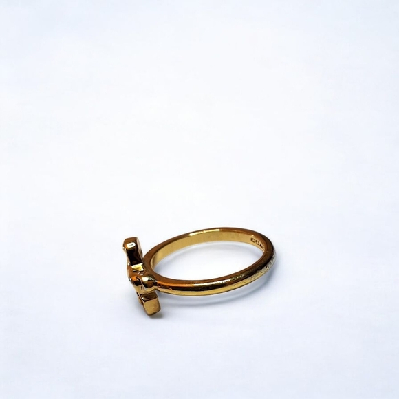 Coach Horse Ring | Size 7 | Gold Tone Signature Logo | Equestrian Motif - Picture 5 of 8